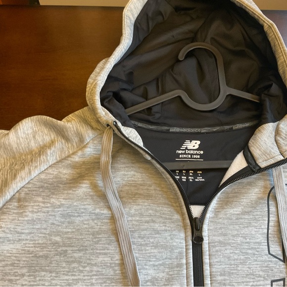 New Balance zip up Hoodie, only used once or twice inside. Pristine condition - Picture 2 of 5